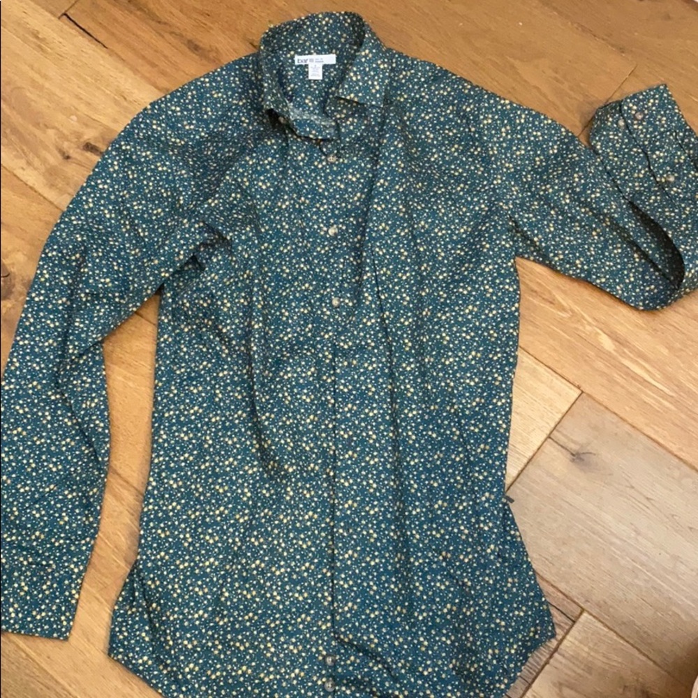 Men’s stretch fit shirt by Bar III